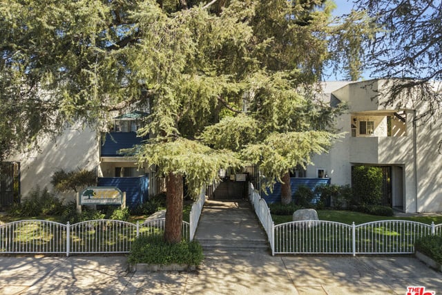 18411 Hatteras Street 246, Tarzana, CA 91356 — photo 35 of 45