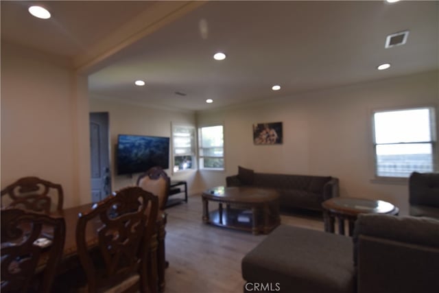 9930 Saticoy Street, Burbank, CA 91504 — photo 4 of 8