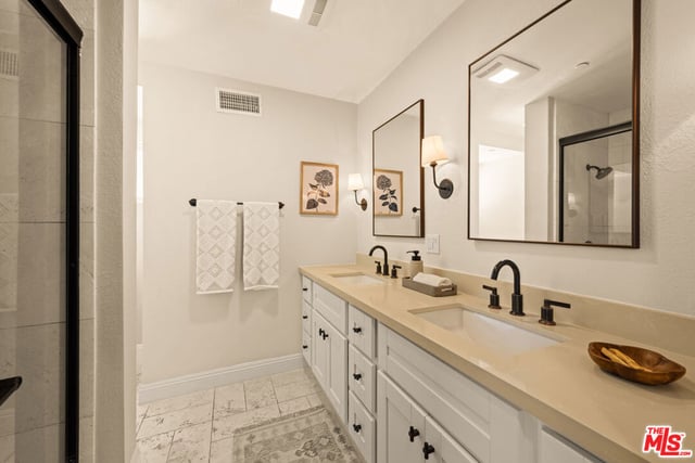 5922 Barton Avenue, Los Angeles, CA 90038 — photo 16 of 20
