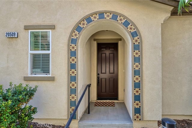 20509 Hazelnut Court, Saugus, CA 91350 — photo 4 of 38