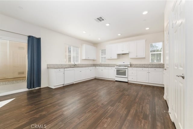 20509 Hazelnut Court, Saugus, CA 91350 — photo 9 of 38