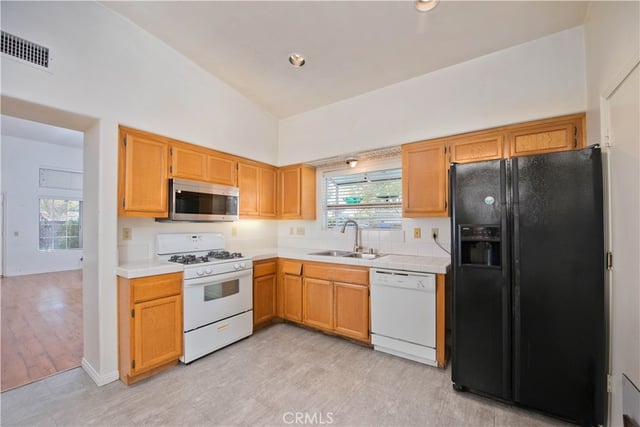 2464 Pleasant Grove Circle, Thousand Oaks, CA 91362 — photo 11 of 40