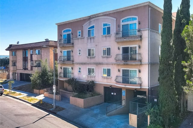 971 S St Andrews Place 101, Los Angeles, CA 90019 — photo 43 of 72