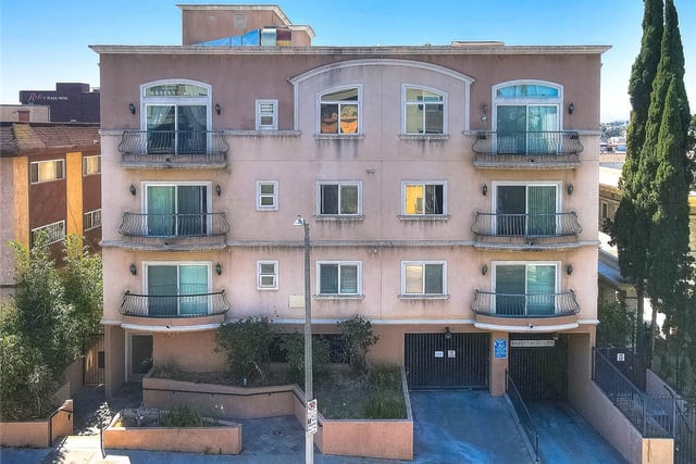 971 S St Andrews Place 101, Los Angeles, CA 90019 — photo 44 of 72