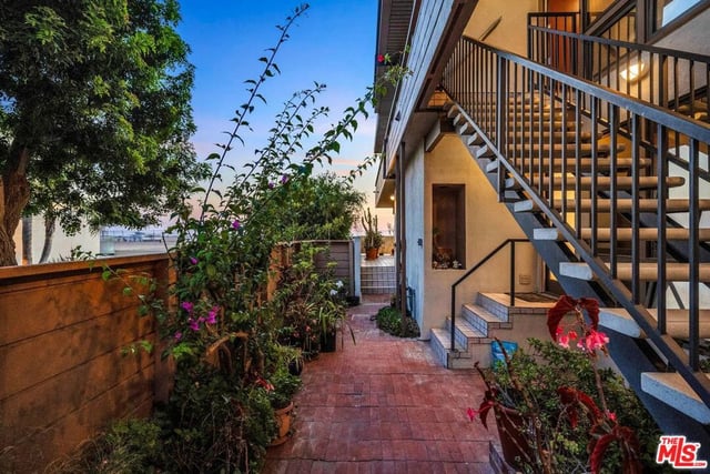 5317 Ocean Front Walk, Los Angeles, CA 90292 — photo 3 of 54