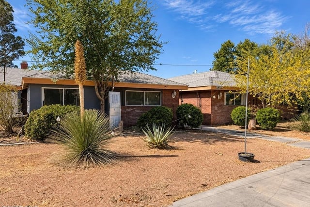 1902 W Avenue L, Lancaster, CA 93534 — photo 2 of 55
