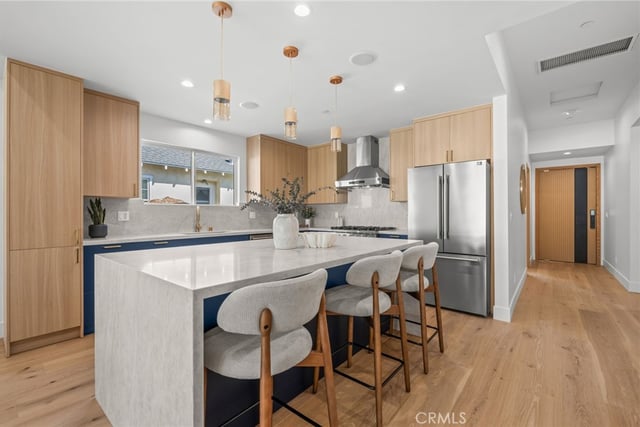 825 N Naomi, Burbank, CA 91505 — photo 3 of 46
