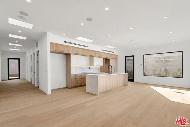 5280 Sanchez Drive, Los Angeles, CA 90008 — photo 10 of 23