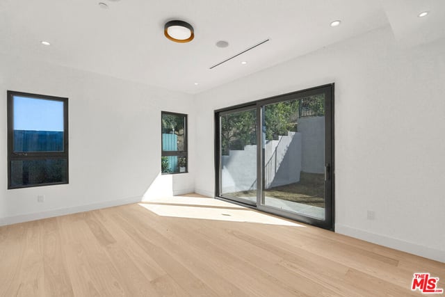 5280 Sanchez Drive, Los Angeles, CA 90008 — photo 20 of 23