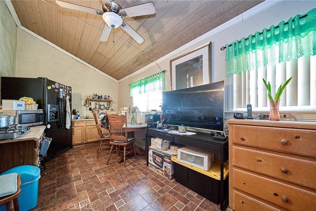1390 W 33rd Street, Long Beach, CA 90810 — photo 29 of 39
