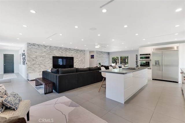 23051 Burbank Boulevard, Woodland Hills, CA 91367 — photo 8 of 54