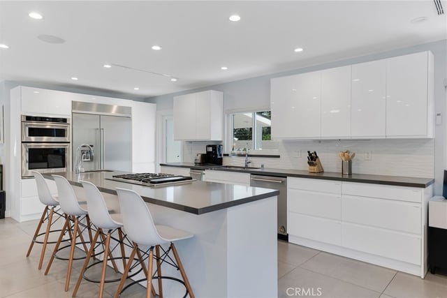 23051 Burbank Boulevard, Woodland Hills, CA 91367 — photo 9 of 54