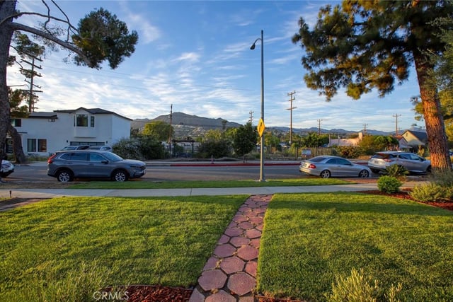 822 Monterey, Glendale, CA 91206 — photo 5 of 51
