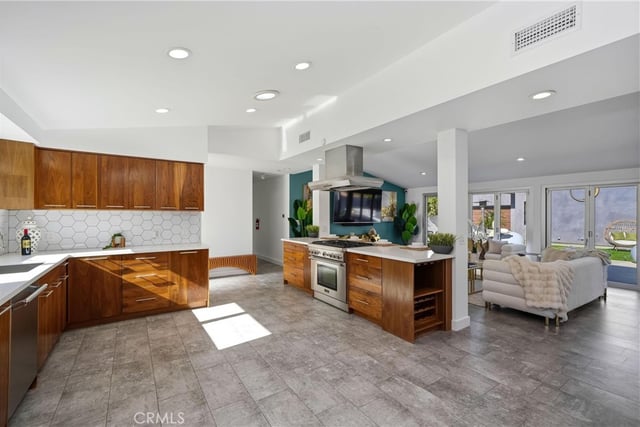 9400 Encino Avenue, Northridge, CA 91325 — photo 15 of 75