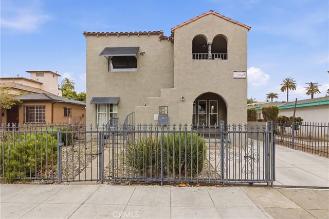 2911 S Palm Grove Avenue, Los Angeles, CA 90016 — photo 2 of 31