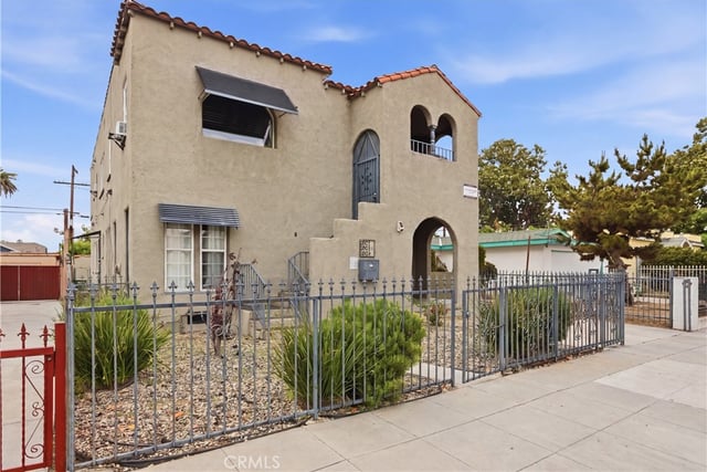 2911 S Palm Grove Avenue, Los Angeles, CA 90016 — photo 3 of 31