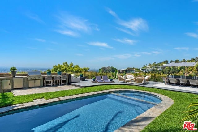 1501 Viewsite Terrace, Los Angeles, CA 90069 — photo 3 of 63