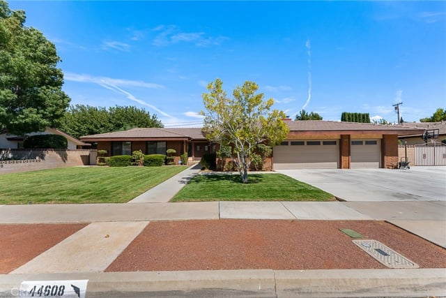 44608 Loneoak Avenue, Lancaster, CA 93534 — photo 7 of 65
