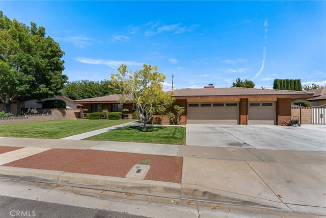 44608 Loneoak Avenue, Lancaster, CA 93534 — photo 8 of 65