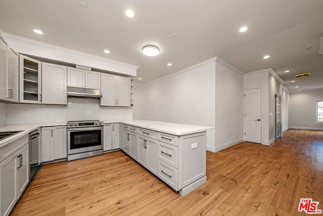944 S Serrano Avenue 301, Los Angeles, CA 90006 — photo 10 of 30
