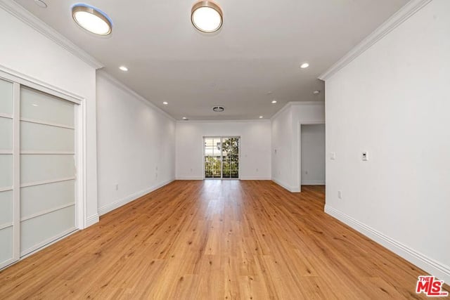 944 S Serrano Avenue 301, Los Angeles, CA 90006 — photo 4 of 30
