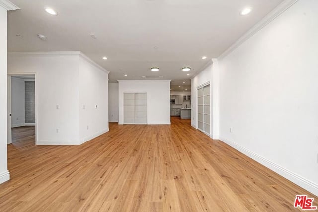 944 S Serrano Avenue 301, Los Angeles, CA 90006 — photo 5 of 30
