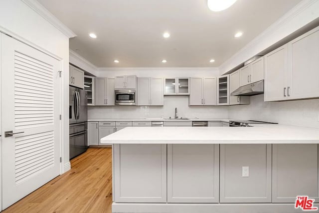944 S Serrano Avenue 301, Los Angeles, CA 90006 — photo 9 of 30