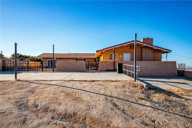 1032 W Avenue S14, Palmdale, CA 93551 — photo 6 of 71