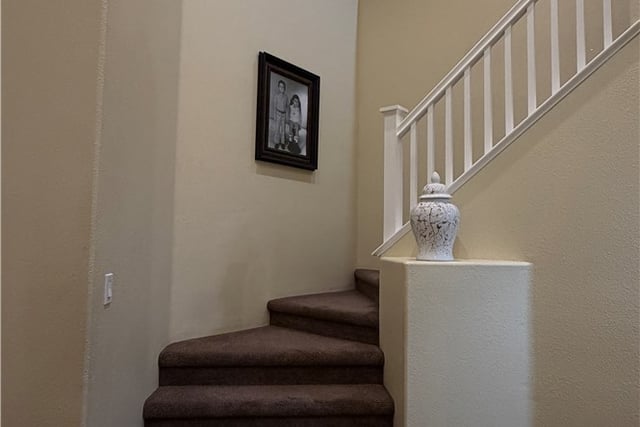 30437 Servilla, Castaic, CA 91384 — photo 5 of 26