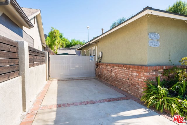 7426 Caldus Avenue, Los Angeles, CA 91406 — photo 5 of 66