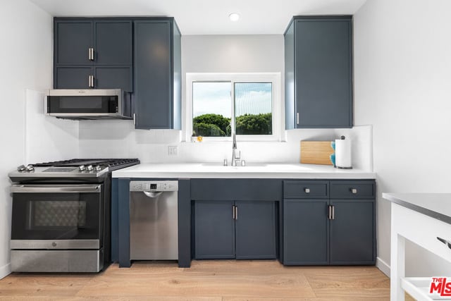 1014 Pier Avenue, Santa Monica, CA 90405 — photo 7 of 30