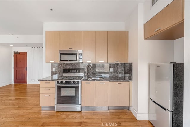 460 S Spring Unit 702, Los Angeles, CA 90013 — photo 15 of 33