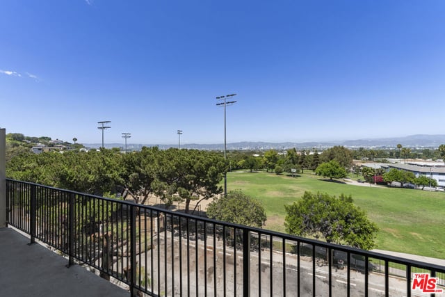 4749 Don Ricardo Drive, Los Angeles, CA 90008 — photo 17 of 21