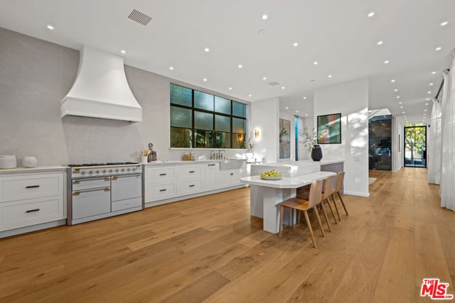 745 Sunset Avenue, Venice, CA 90291 — photo 12 of 53
