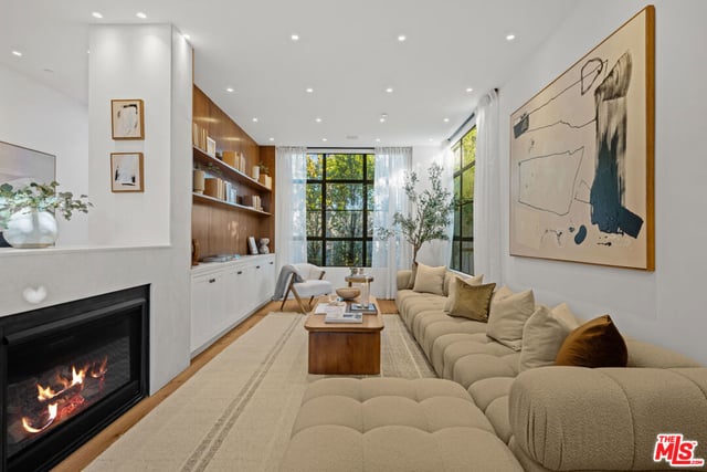 745 Sunset Avenue, Venice, CA 90291 — photo 5 of 53