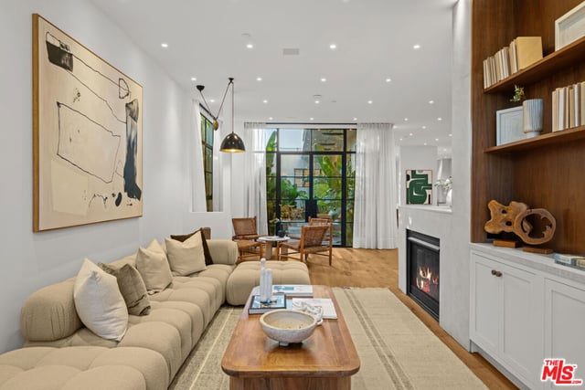 745 Sunset Avenue, Venice, CA 90291 — photo 6 of 53