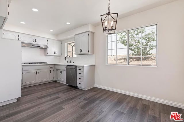 27127 Garza Drive, Saugus, CA 91350 — photo 14 of 36