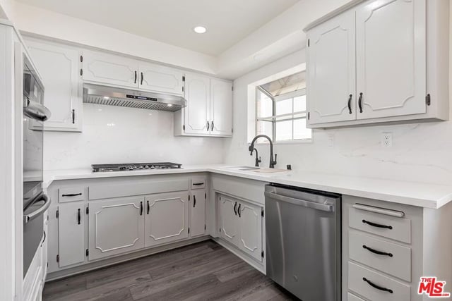 27127 Garza Drive, Saugus, CA 91350 — photo 15 of 36