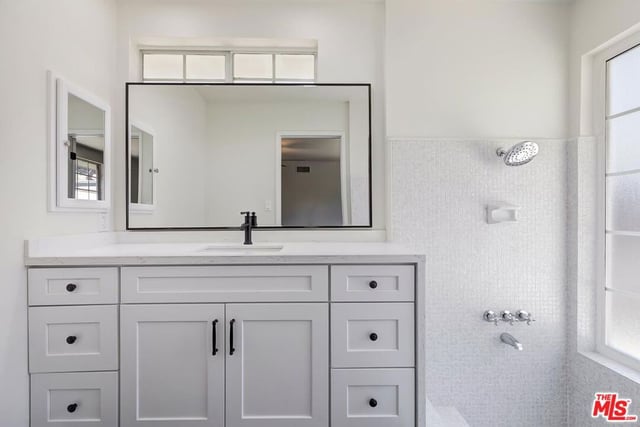 27127 Garza Drive, Saugus, CA 91350 — photo 18 of 36