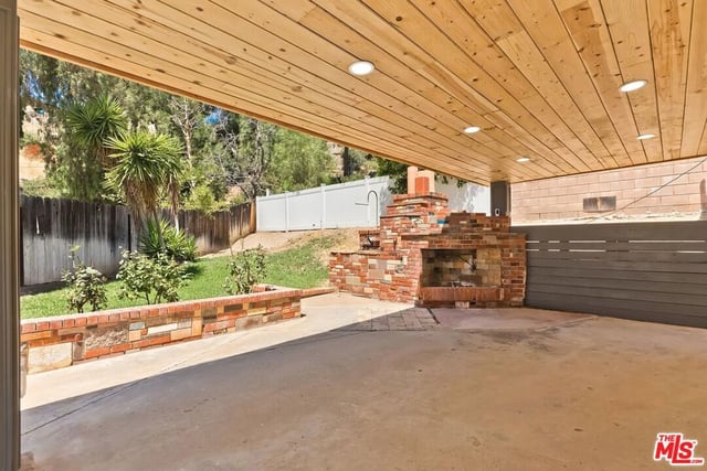 27127 Garza Drive, Saugus, CA 91350 — photo 27 of 36