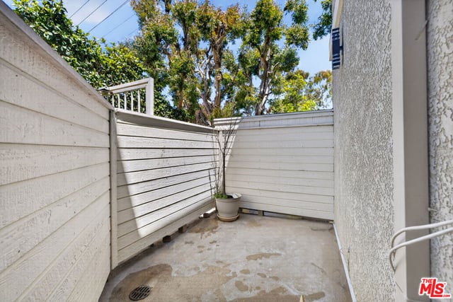 1754 11th Street 101, Santa Monica, CA 90404 — photo 12 of 50