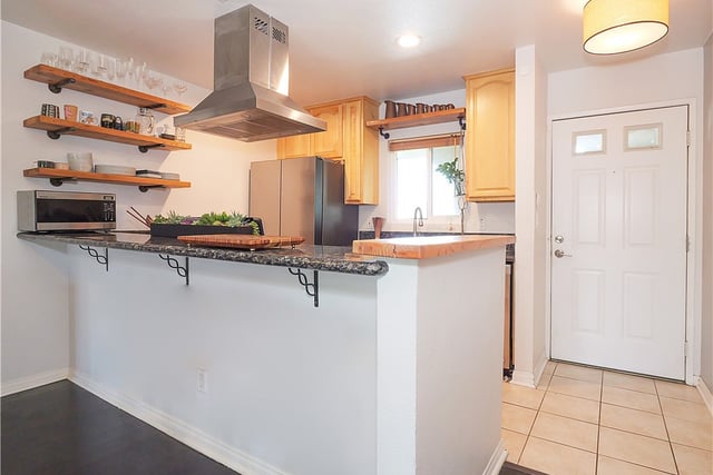 453 Almond Avenue 6, Long Beach, CA 90802 — photo 10 of 35