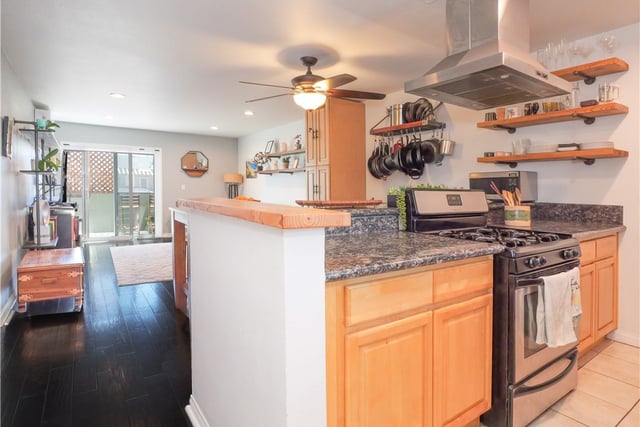 453 Almond Avenue 6, Long Beach, CA 90802 — photo 13 of 35