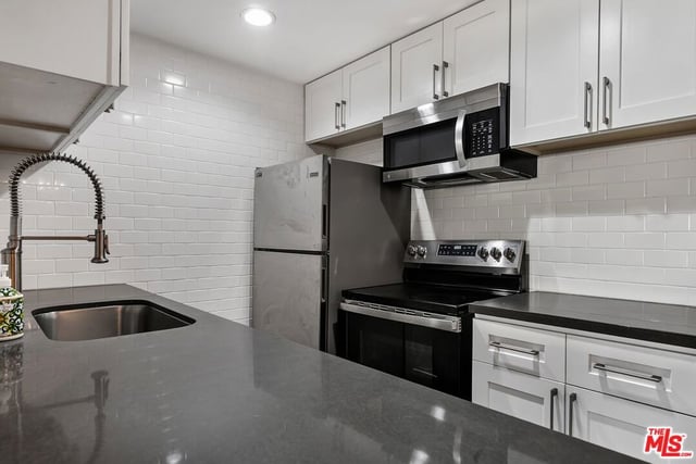 7742 Redlands Street D1046, Los Angeles, CA 90293 — photo 11 of 33