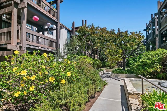 7742 Redlands Street D1046, Los Angeles, CA 90293 — photo 3 of 33