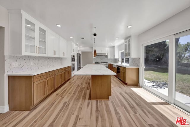 16608 Park Lane Circle, Los Angeles, CA 90049 — photo 12 of 47