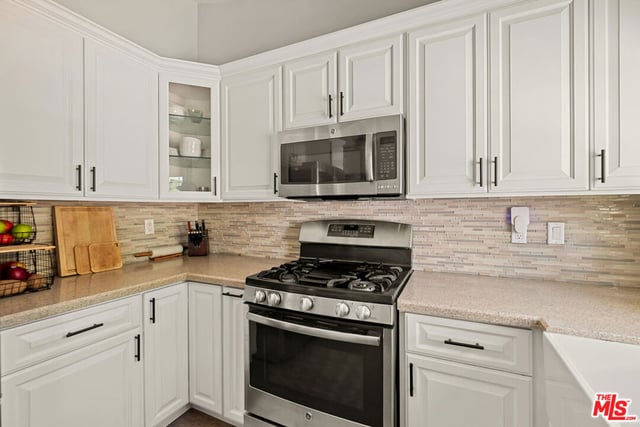 22537 Cardiff Drive, Santa Clarita, CA 91350 — photo 12 of 32