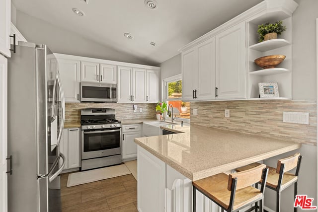 22537 Cardiff Drive, Santa Clarita, CA 91350 — photo 13 of 32