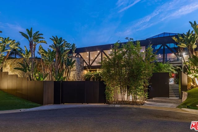 630 Clinton Place, Beverly Hills, CA 90210 — photo 2 of 37