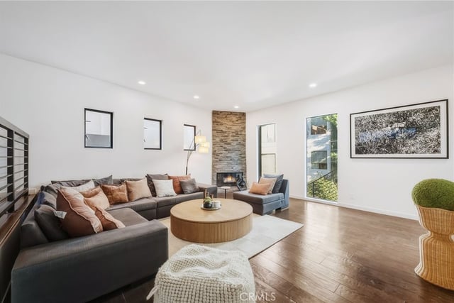 3601 Dixie Canyon Place, Sherman Oaks, CA 91423 — photo 13 of 47